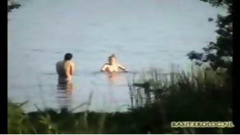 Voyeur spy cam attrapé couple dans le lac